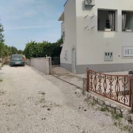 Apartment Tomo Ražanj